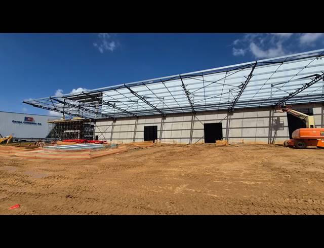 7,280M² WAREHOUSE TO LET IN JET PARK